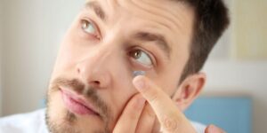 how to remove contact lenses
