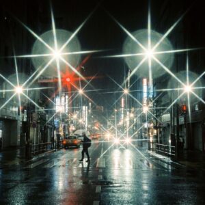 Streetlights with halos and starbursts showing what keratoconus vision looks like