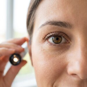 Healthy eye during an exam, reassurance about keratoconus and blindness