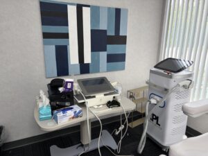 Intense pulsed light (IPL) device for meibomian gland dysfunction at Michigan Contact Lens in Southfield, MI